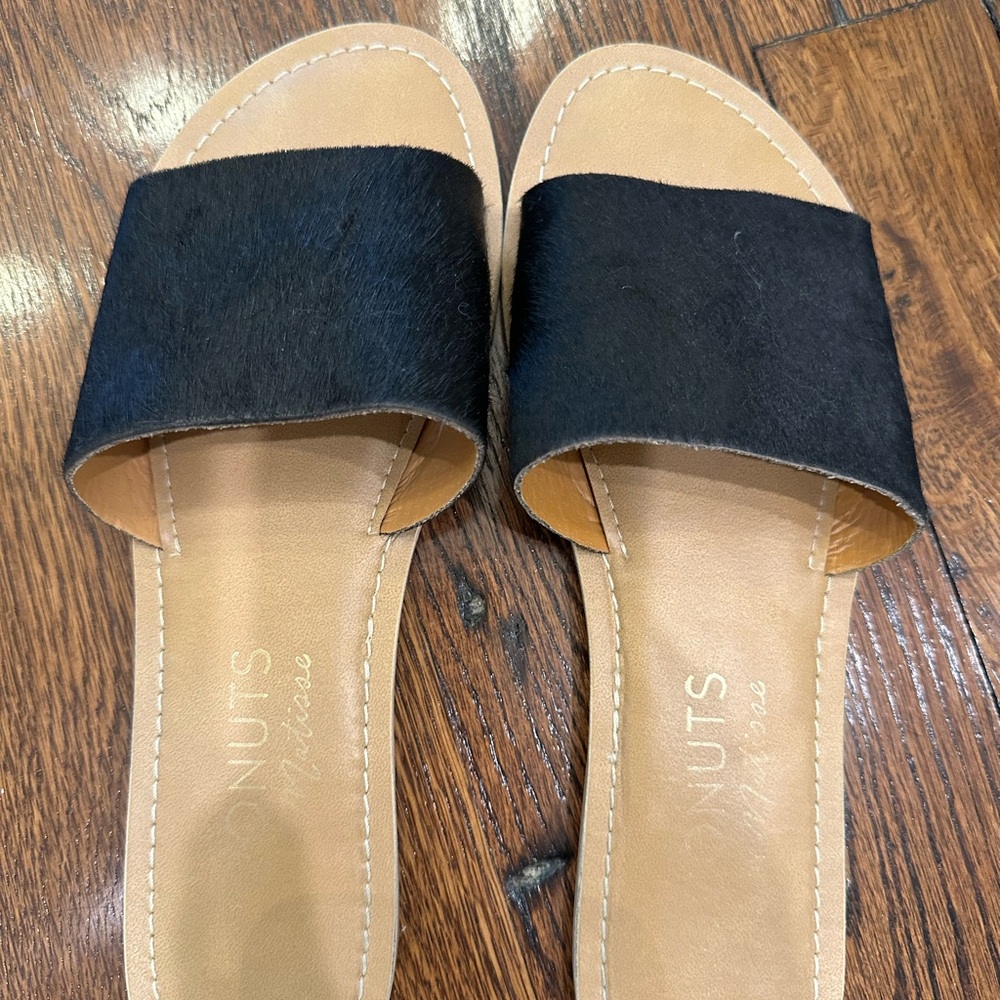 Coconuts by Matisse Black and Tan Slide Sandals